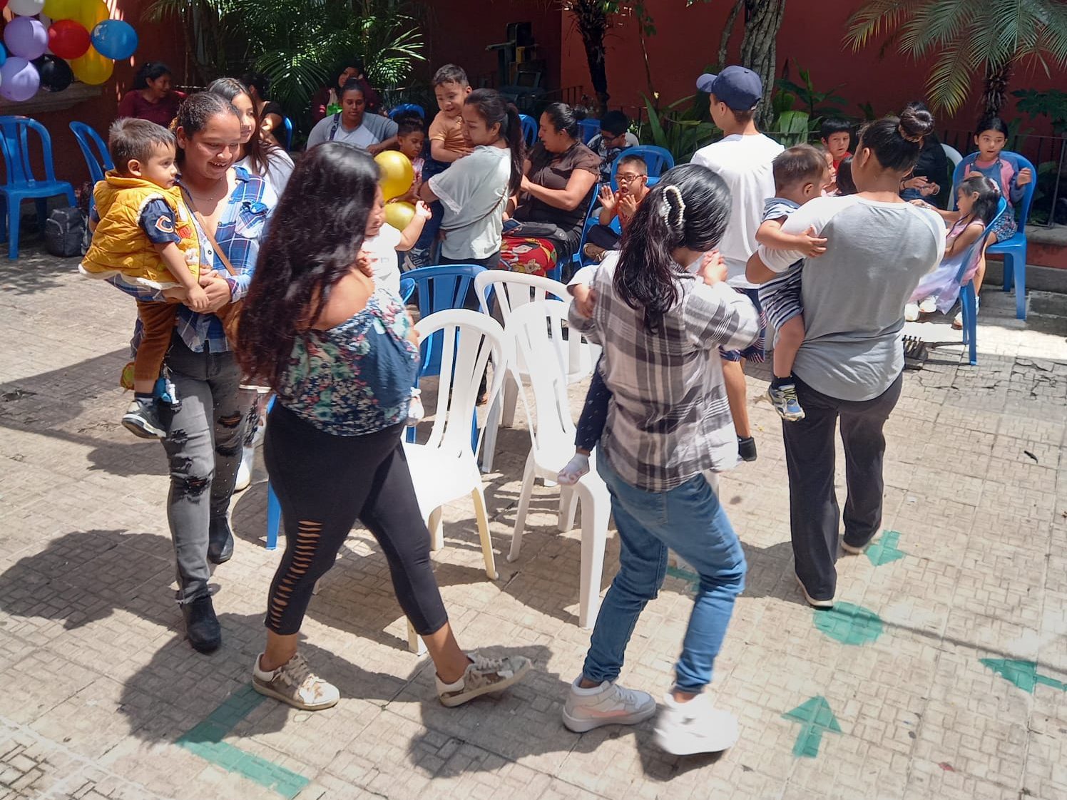 Les Mariposas se retrouvent le dimanche dans le patio du Mojoca.